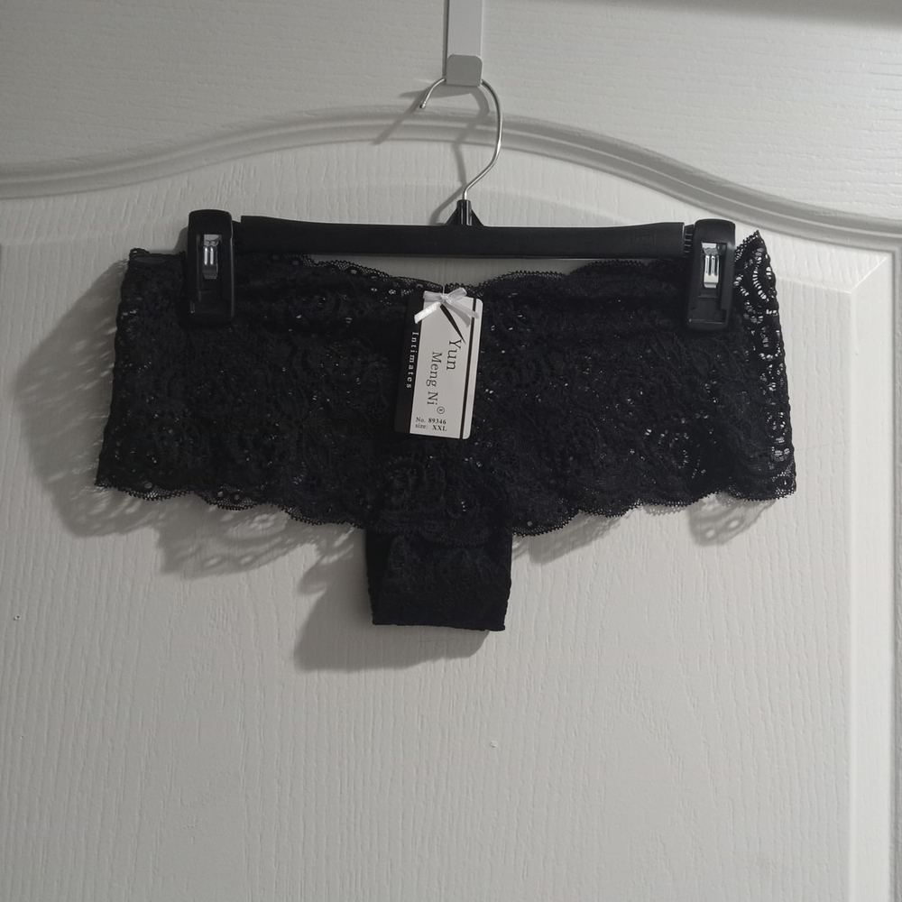 Yun Meng Ni Black Lace Boyshorts